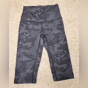 Lululemon Athletica Black Camo crop wunder under